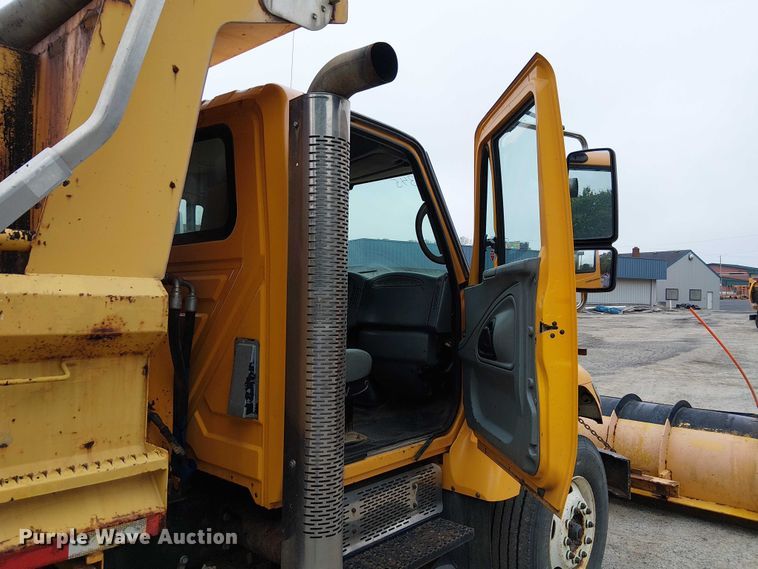 image for item DU3692 2006 International 7400 dump truck