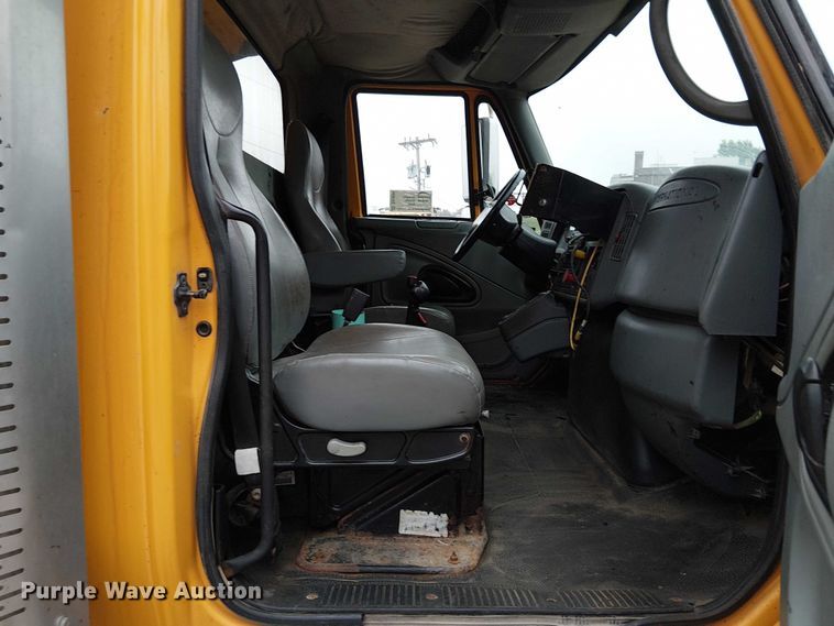 image for item DU3692 2006 International 7400 dump truck