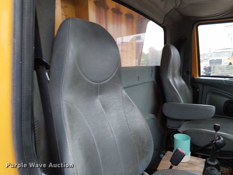 image for item DU3692 2006 International 7400 dump truck