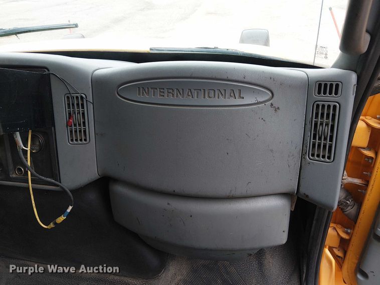 image for item DU3692 2006 International 7400 dump truck