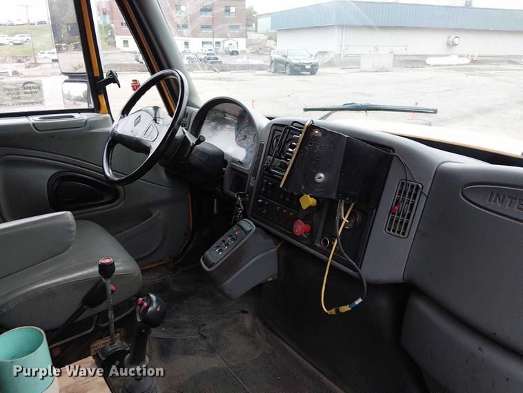 image for item DU3692 2006 International 7400 dump truck