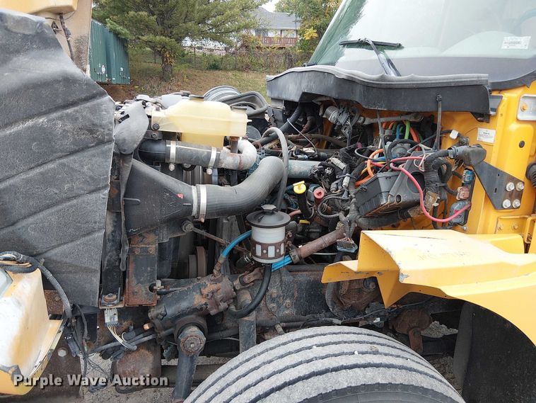 image for item DU3692 2006 International 7400 dump truck