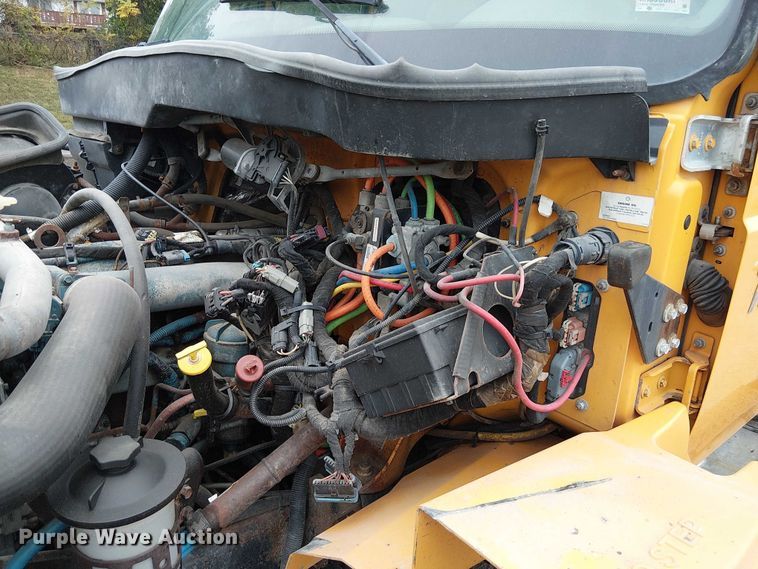 image for item DU3692 2006 International 7400 dump truck