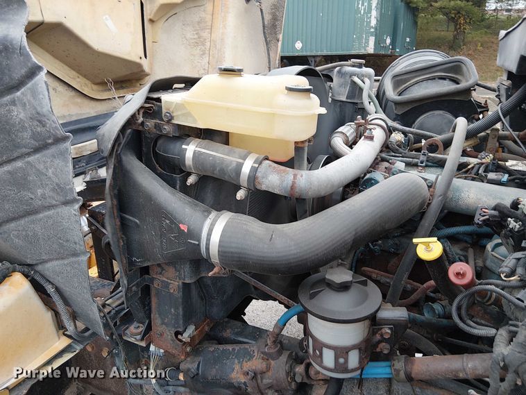 image for item DU3692 2006 International 7400 dump truck