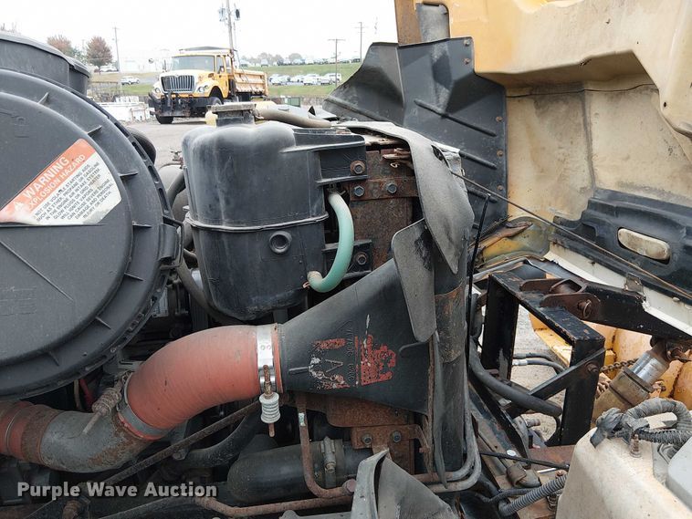 image for item DU3692 2006 International 7400 dump truck