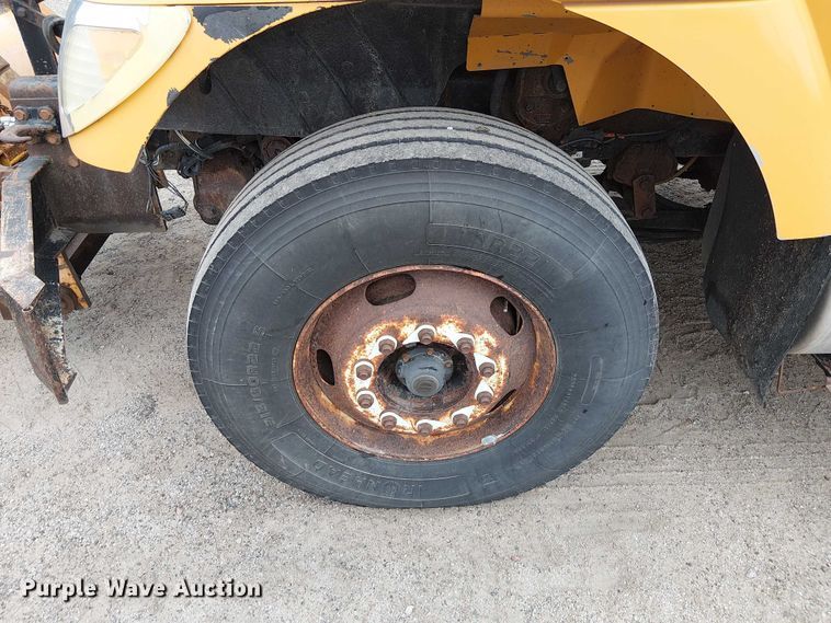 image for item DU3692 2006 International 7400 dump truck