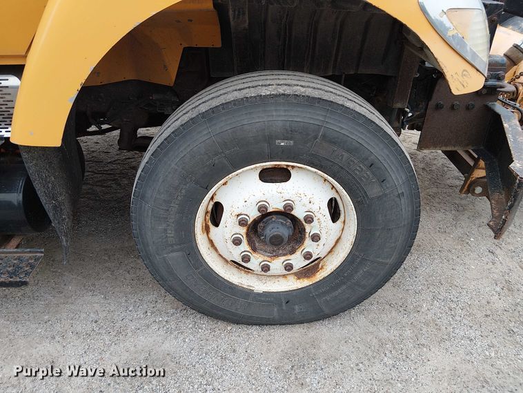 image for item DU3692 2006 International 7400 dump truck