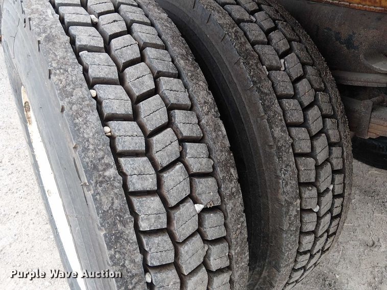 image for item DU3692 2006 International 7400 dump truck