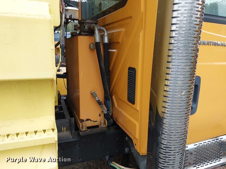 image for item DU3697 2006 International 7400 dump truck