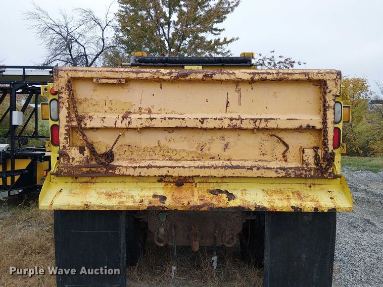 image for item DU3697 2006 International 7400 dump truck