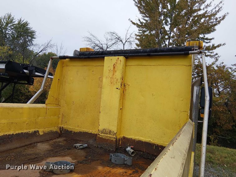 image for item DU3697 2006 International 7400 dump truck