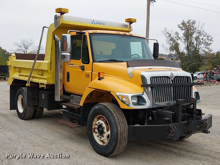 image for item DU3697 2006 International 7400 dump truck