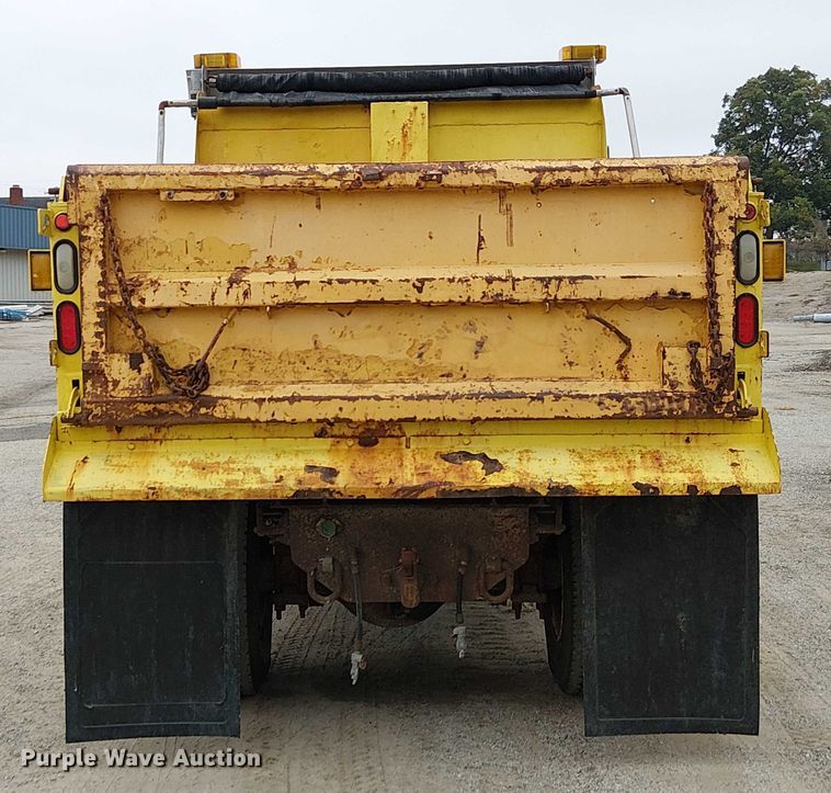 image for item DU3697 2006 International 7400 dump truck