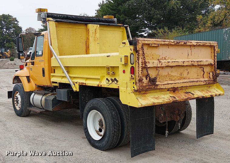 image for item DU3697 2006 International 7400 dump truck