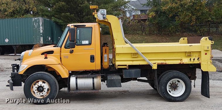 image for item DU3697 2006 International 7400 dump truck