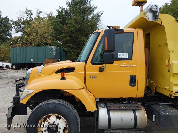 image for item DU3697 2006 International 7400 dump truck