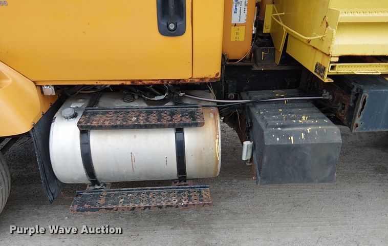 image for item DU3697 2006 International 7400 dump truck