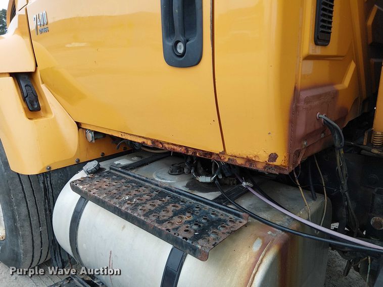 image for item DU3697 2006 International 7400 dump truck