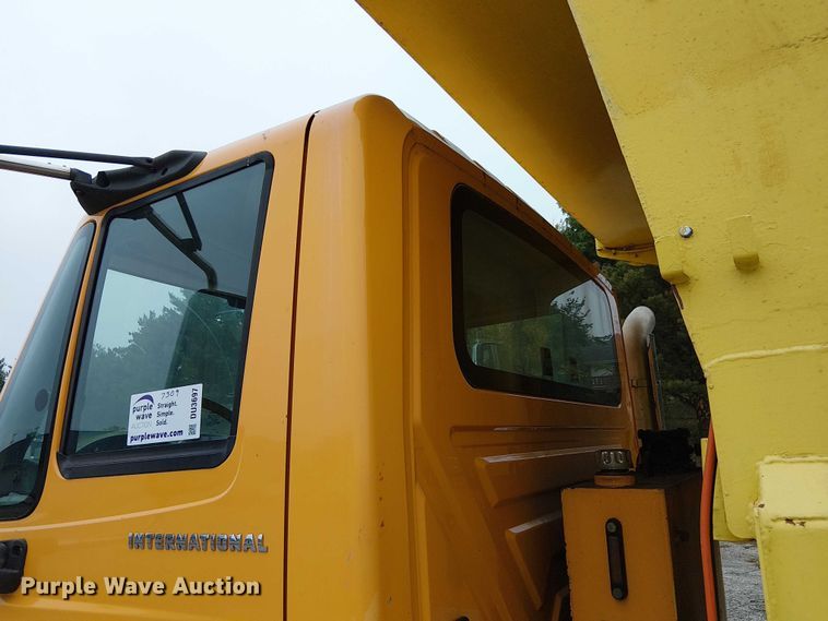 image for item DU3697 2006 International 7400 dump truck