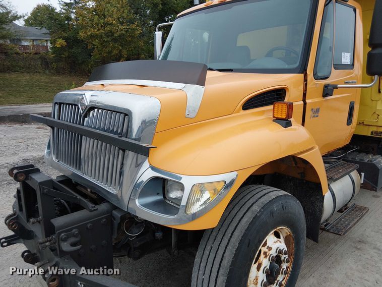 image for item DU3697 2006 International 7400 dump truck