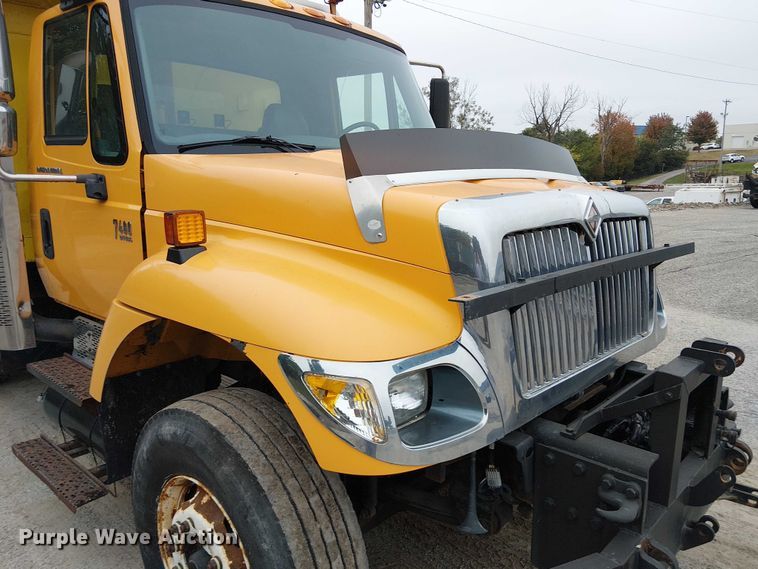 image for item DU3697 2006 International 7400 dump truck