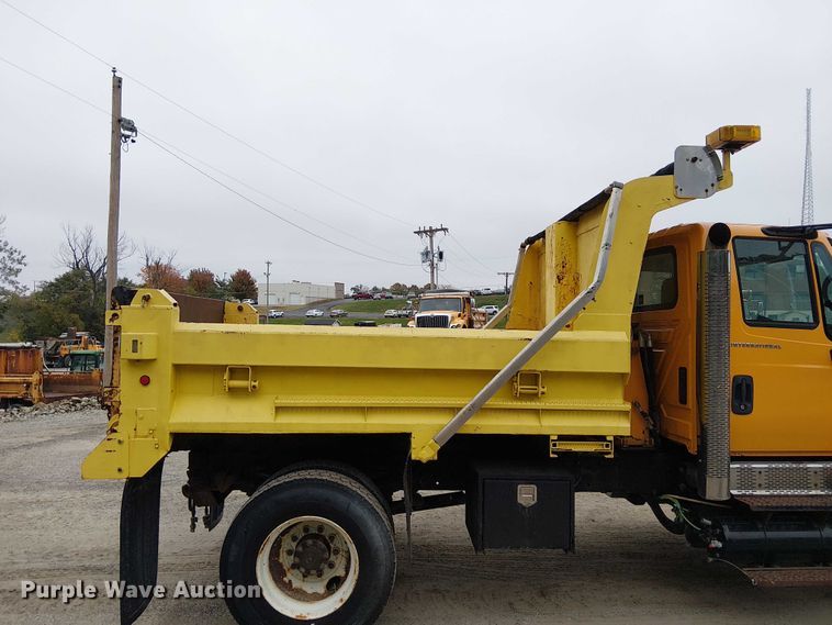 image for item DU3697 2006 International 7400 dump truck