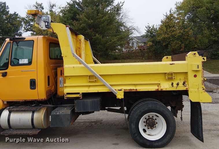 image for item DU3697 2006 International 7400 dump truck