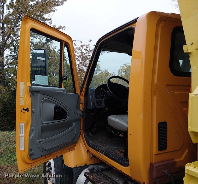 image for item DU3697 2006 International 7400 dump truck