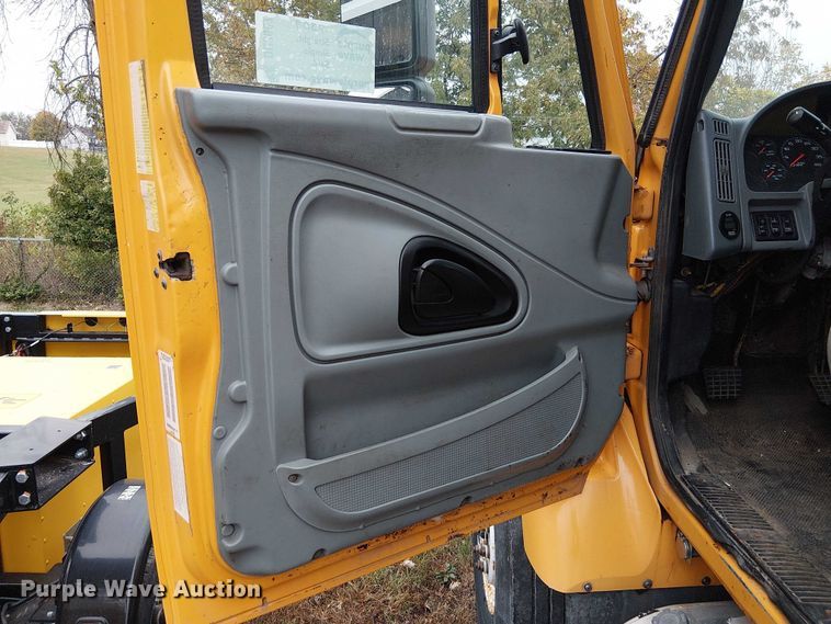 image for item DU3697 2006 International 7400 dump truck