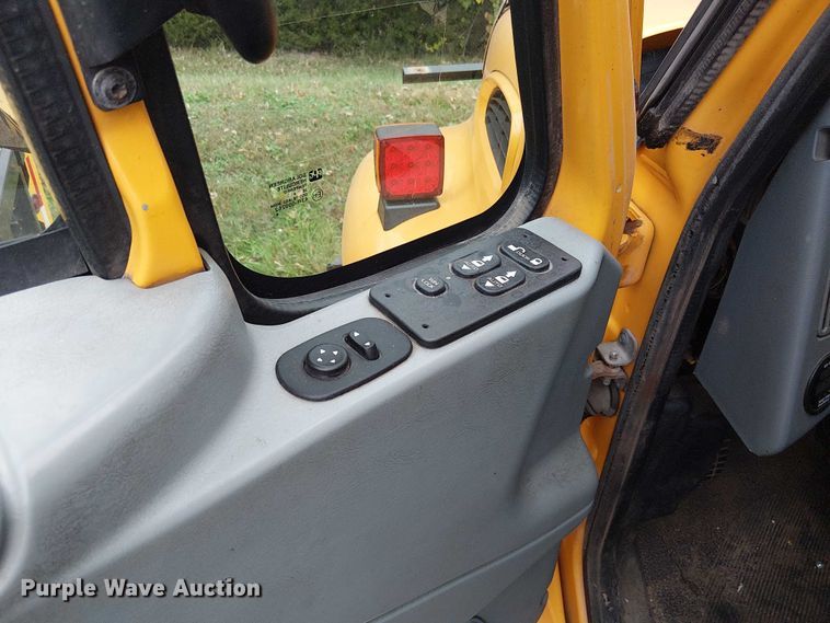 image for item DU3697 2006 International 7400 dump truck