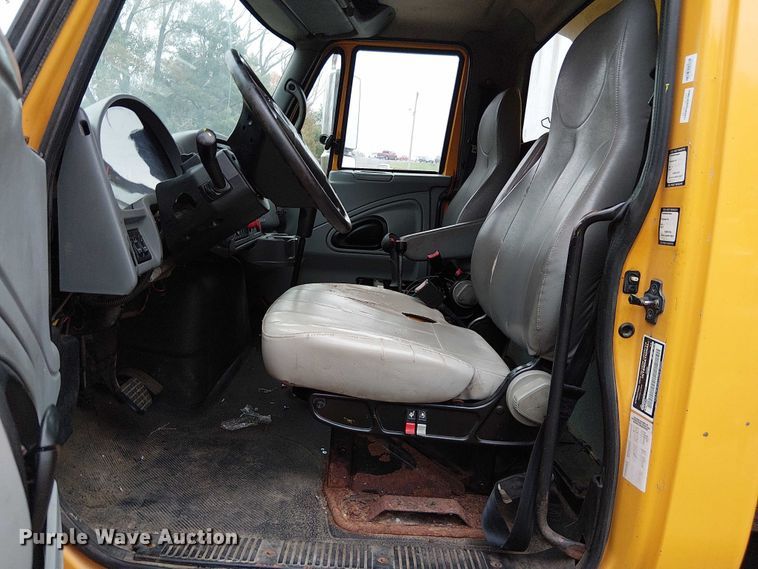 image for item DU3697 2006 International 7400 dump truck