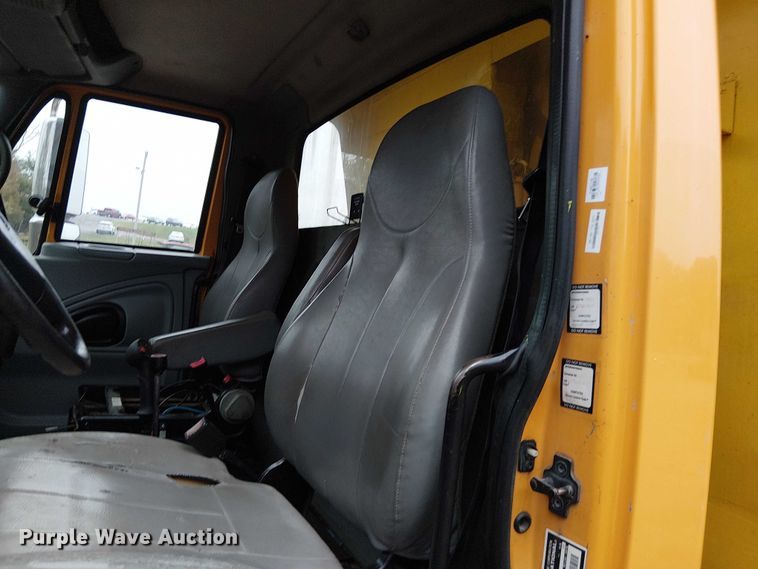 image for item DU3697 2006 International 7400 dump truck