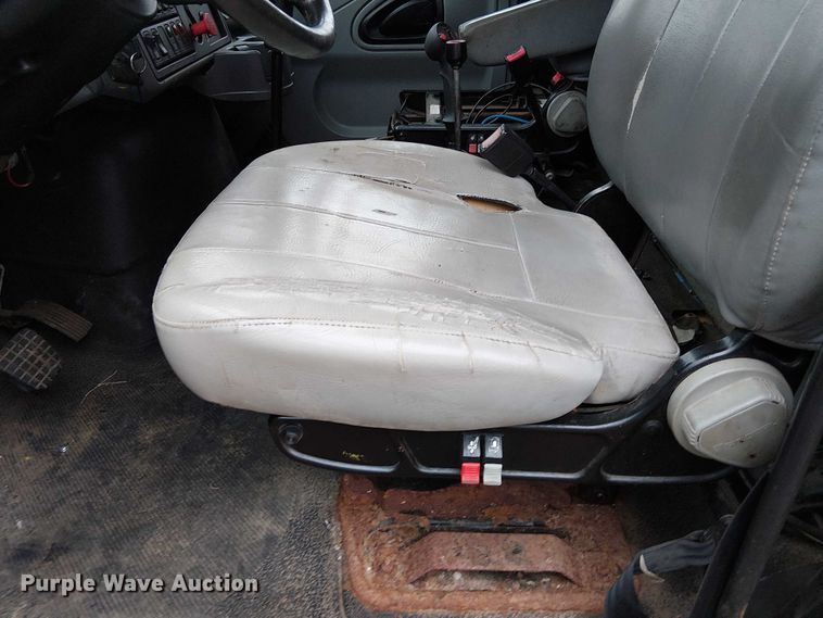 image for item DU3697 2006 International 7400 dump truck