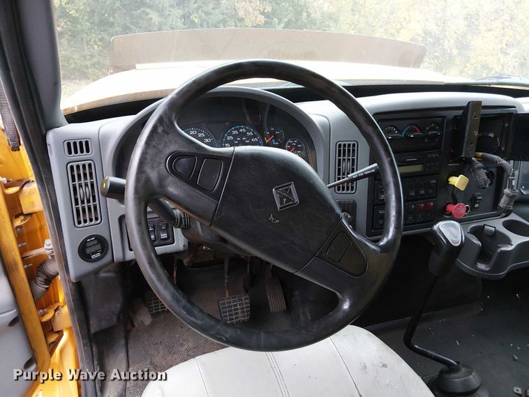 image for item DU3697 2006 International 7400 dump truck