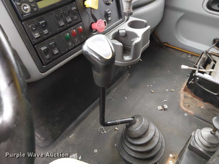 image for item DU3697 2006 International 7400 dump truck