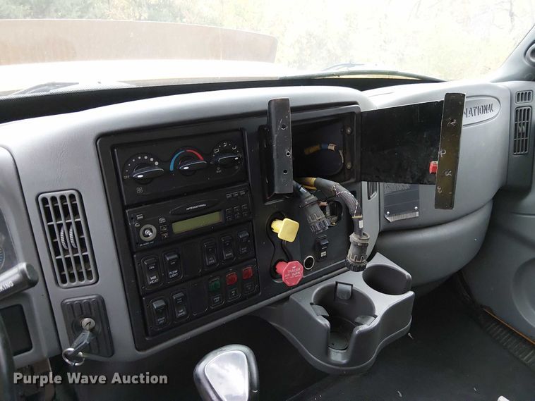 image for item DU3697 2006 International 7400 dump truck