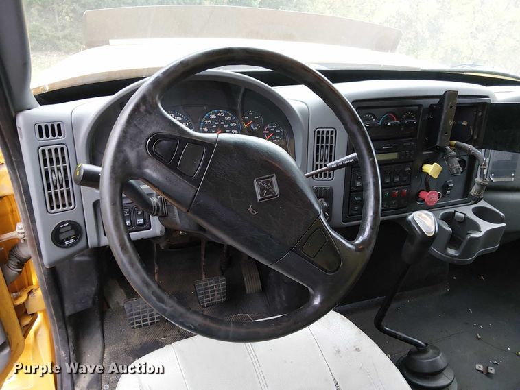 image for item DU3697 2006 International 7400 dump truck