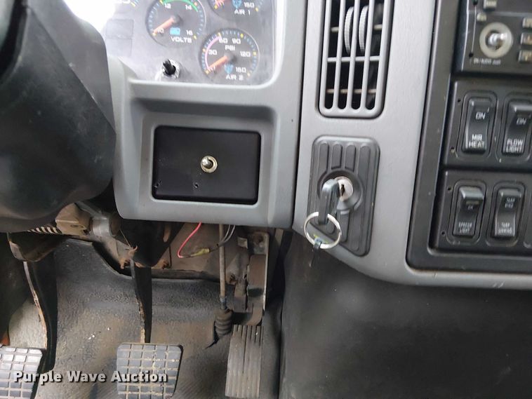 image for item DU3697 2006 International 7400 dump truck