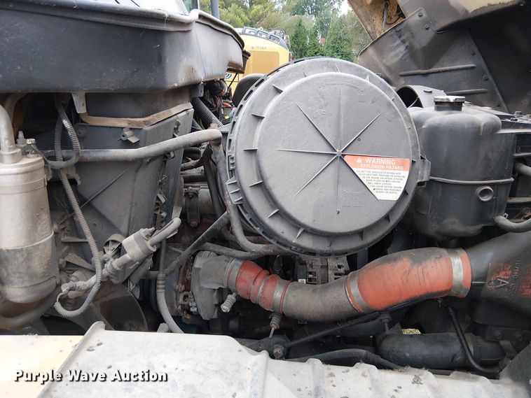 image for item DU3697 2006 International 7400 dump truck