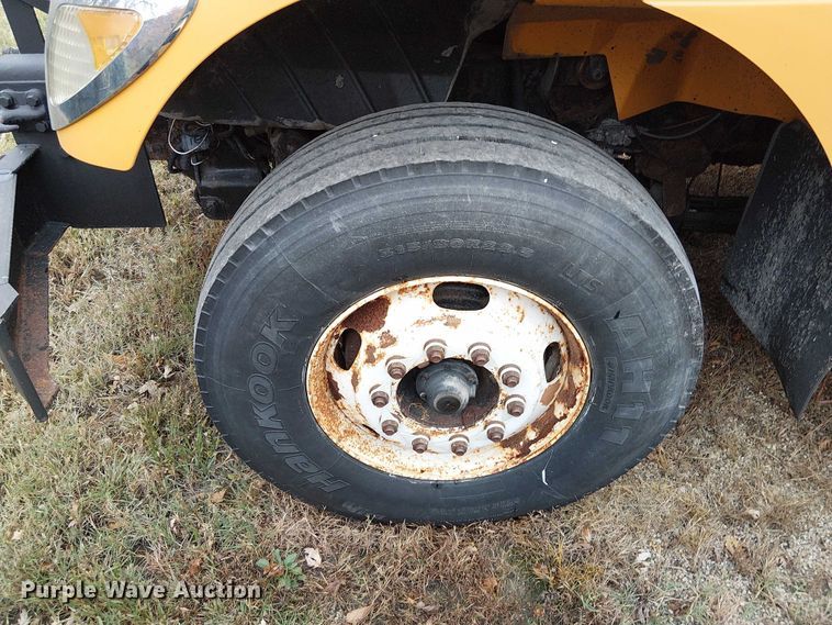 image for item DU3697 2006 International 7400 dump truck