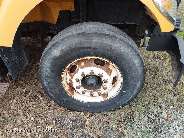 image for item DU3697 2006 International 7400 dump truck