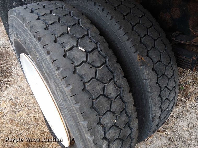 image for item DU3697 2006 International 7400 dump truck