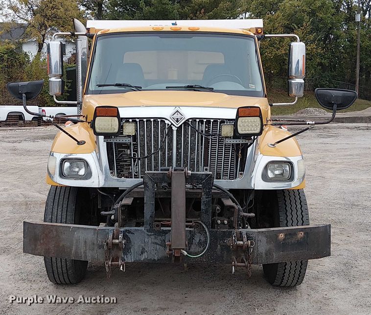 image for item DU3698 2002 International 7400 dump truck