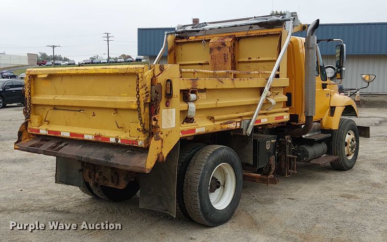 image for item DU3698 2002 International 7400 dump truck