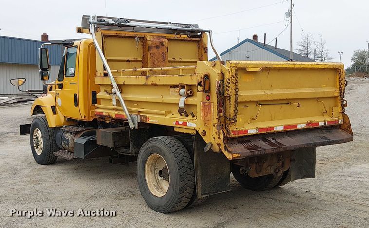 image for item DU3698 2002 International 7400 dump truck