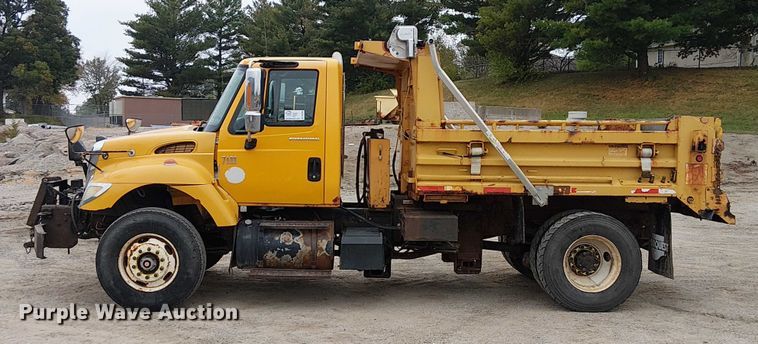 image for item DU3698 2002 International 7400 dump truck