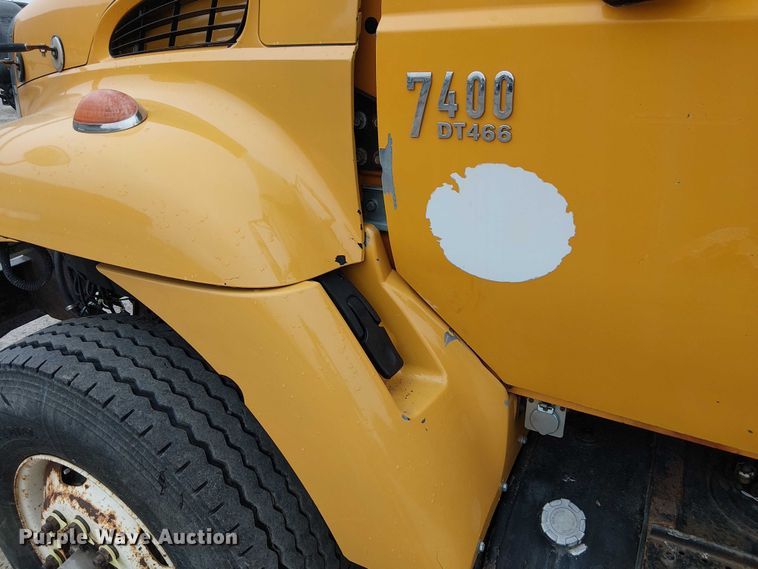 image for item DU3698 2002 International 7400 dump truck