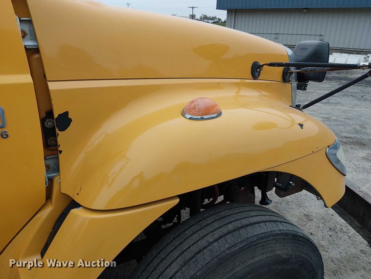 image for item DU3698 2002 International 7400 dump truck