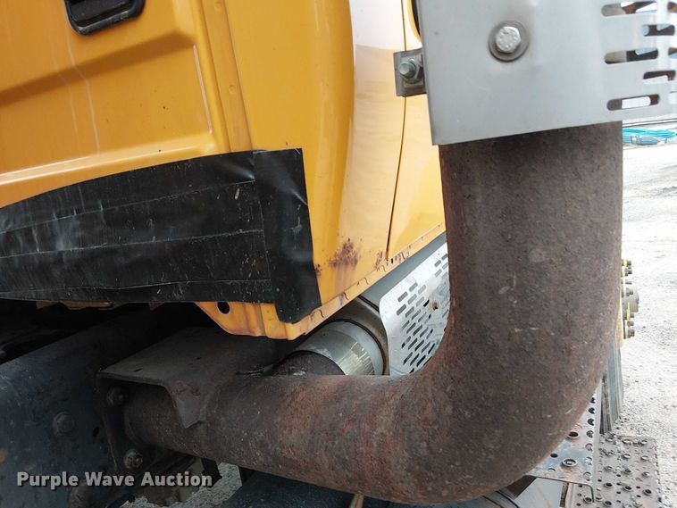 image for item DU3698 2002 International 7400 dump truck