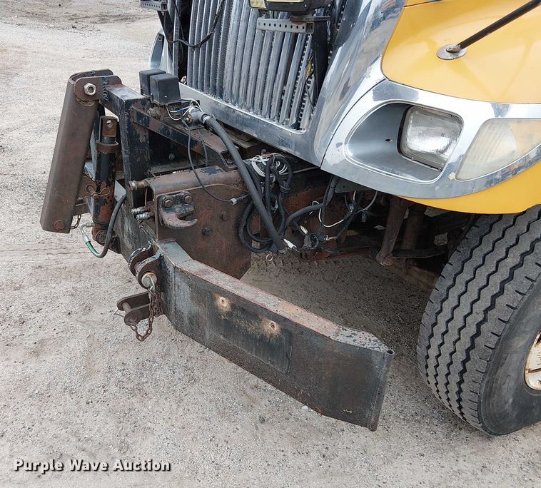 image for item DU3698 2002 International 7400 dump truck